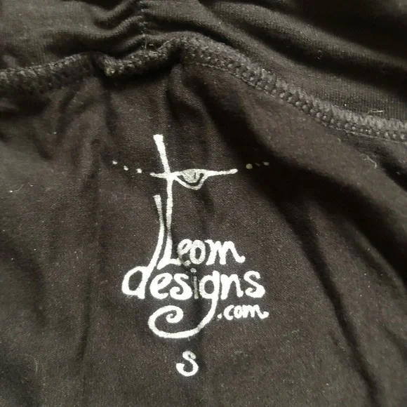 Leom designs black scrunched Ls - Picture 2 of 2